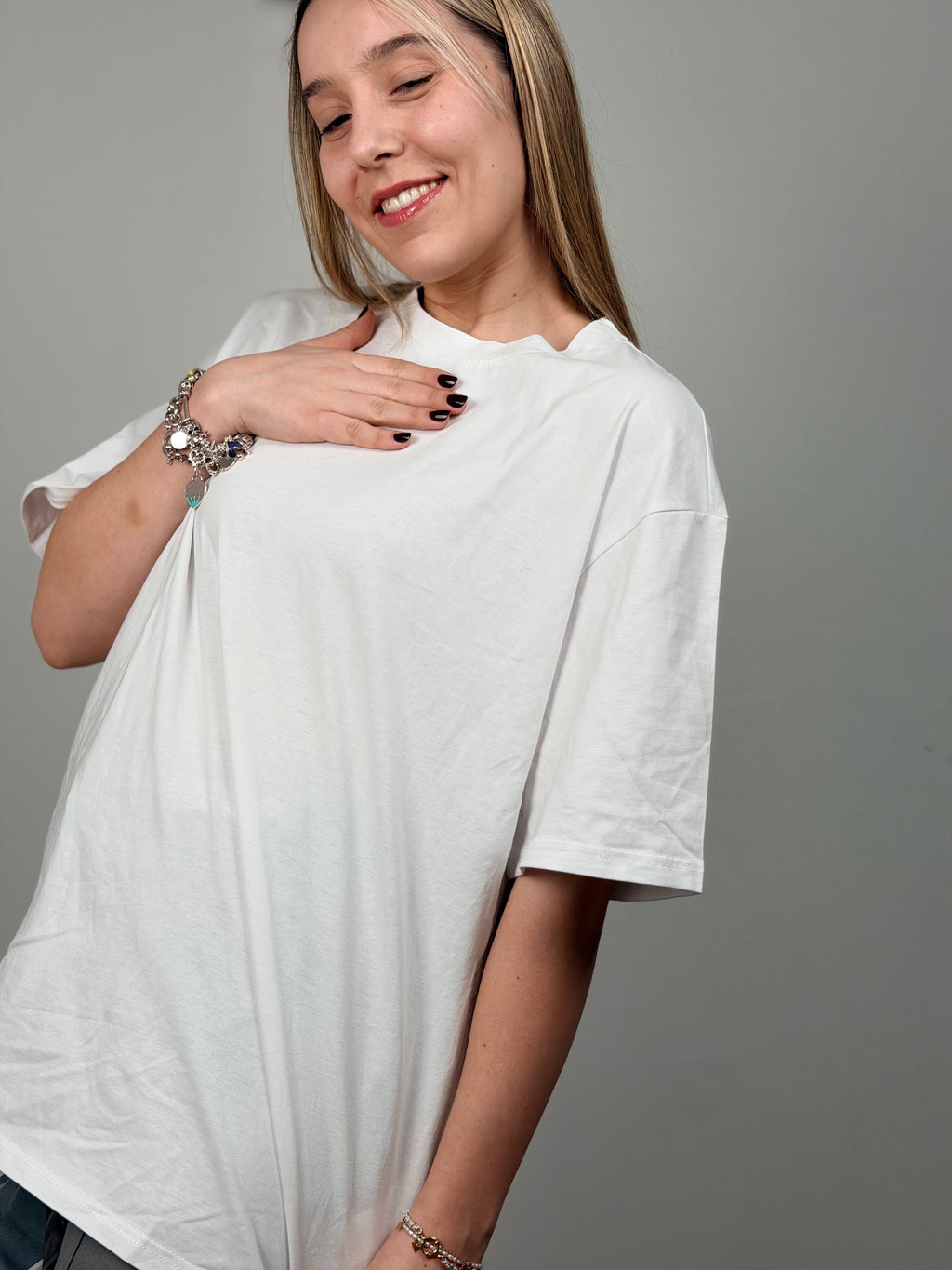 T-SHIRT OVER BIANCA