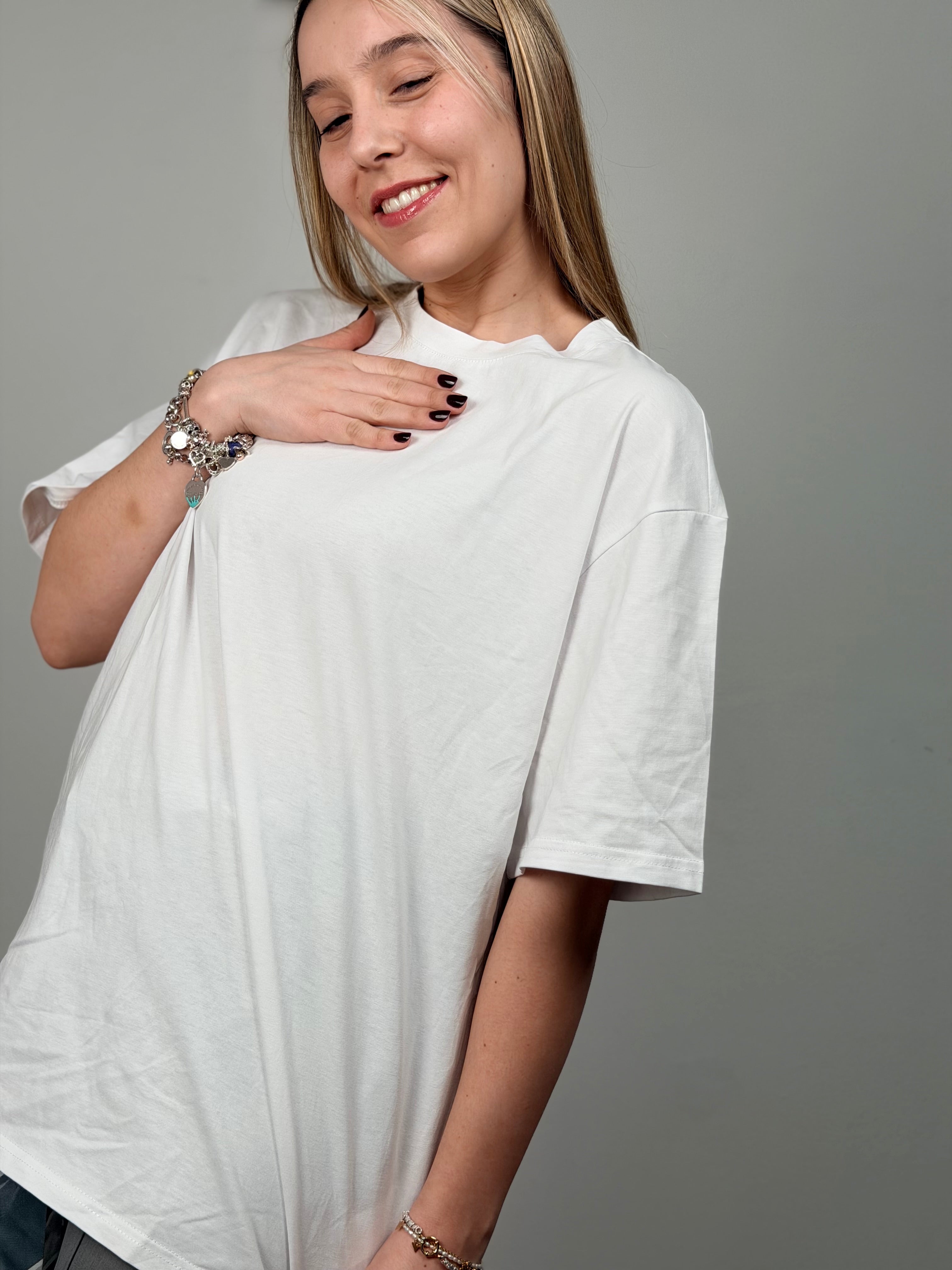 T-SHIRT OVER BIANCA