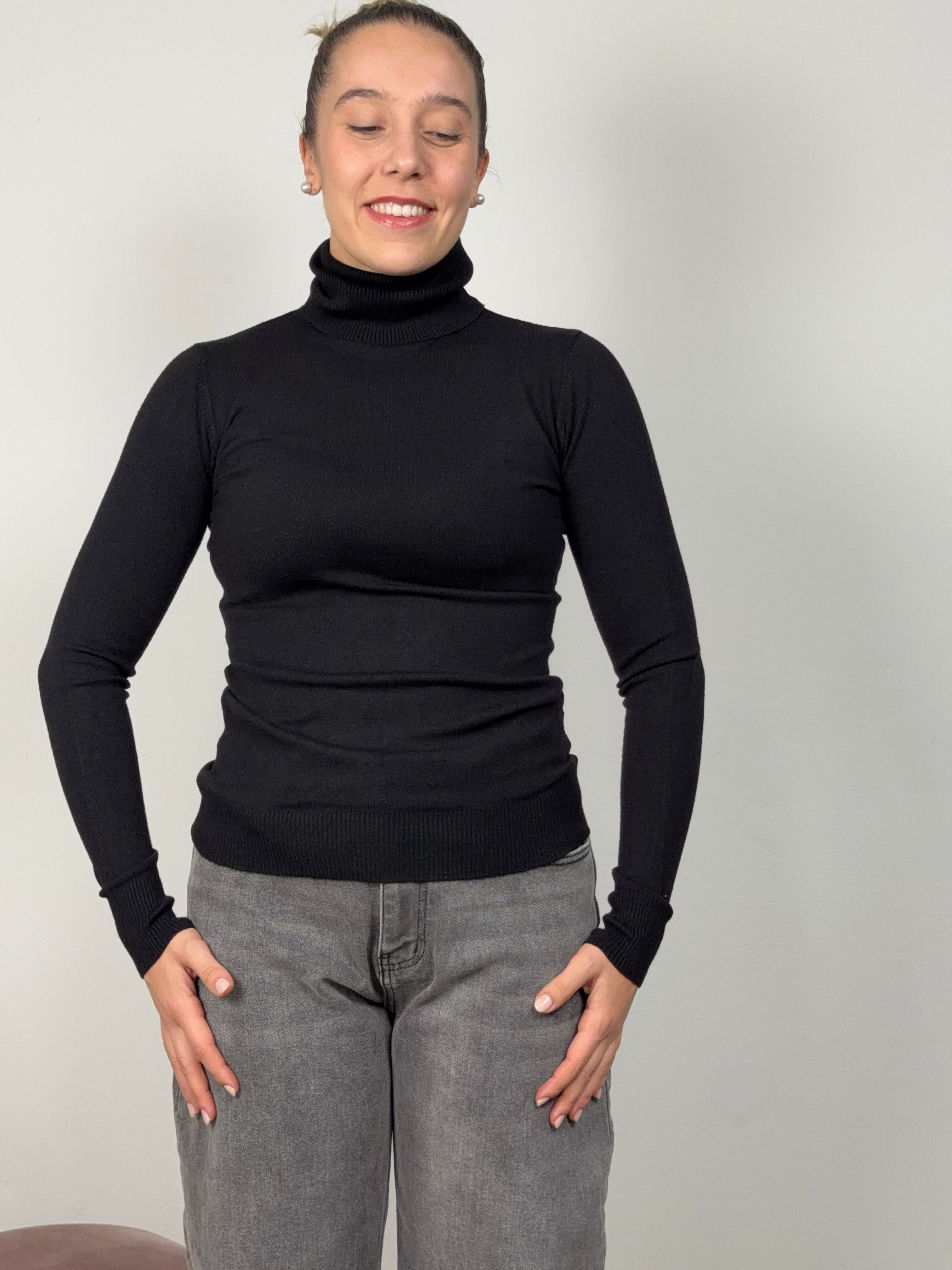 MAGLIONCINO COLLO ALTO NERO