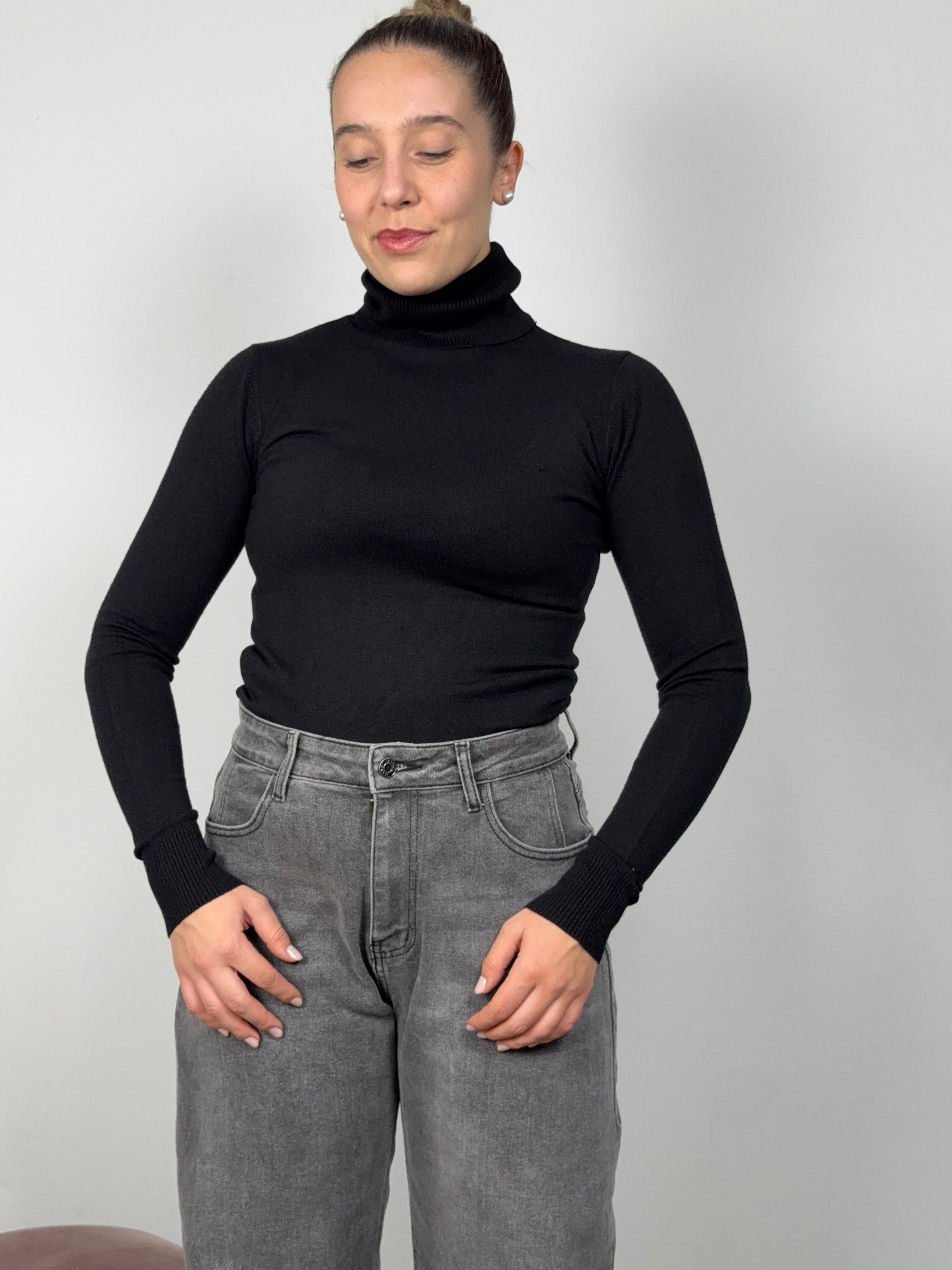MAGLIONCINO COLLO ALTO NERO